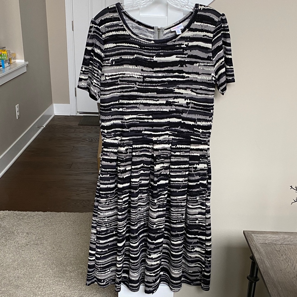 LuLaRoe Amelia Patterned Midi Dress